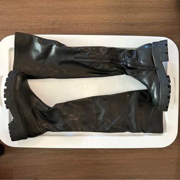 💕 Moving Sale! 💕
Glamorous over-the-knee faux leather boots in black - Picture 4 of 8